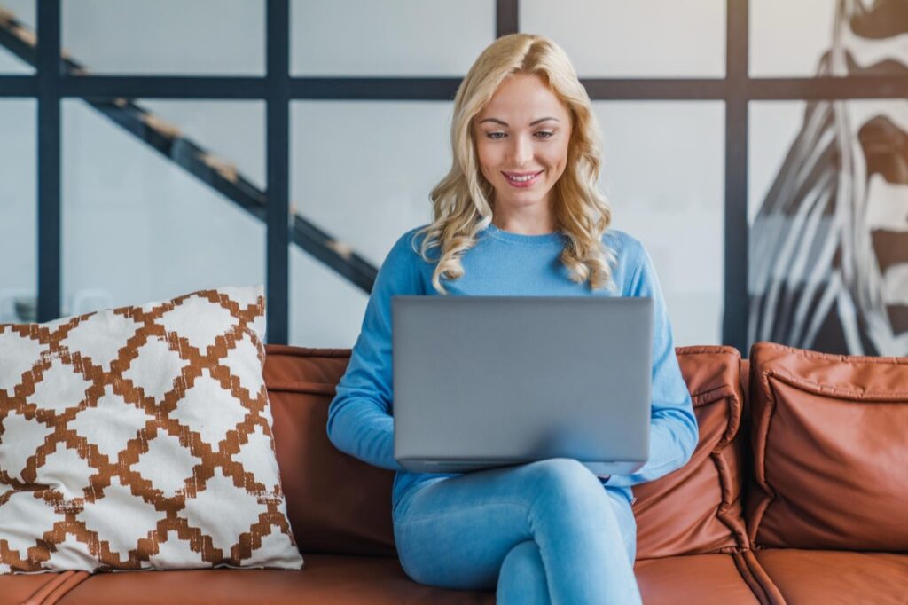 Dobór odpowiedniego laptopa w firmowym środowisku nie jest wyłącznie kwestią parametrów technicznych, lecz również strategii dopasowania sprzętu do specyfiki pracy i planów rozwoju zespołu.